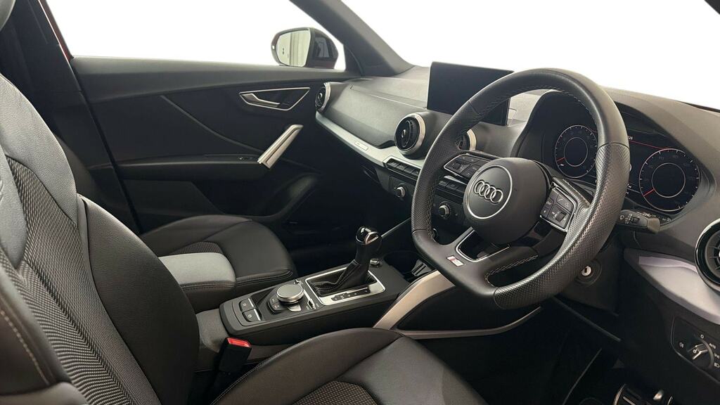 Audi Q2 35 Tfsi Black Edition S Tronic Cs YK22ZTY Red #6