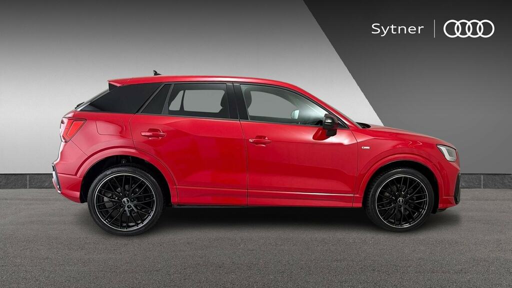 Audi Q2 35 Tfsi Black Edition S Tronic Cs YK22ZTY Red #4