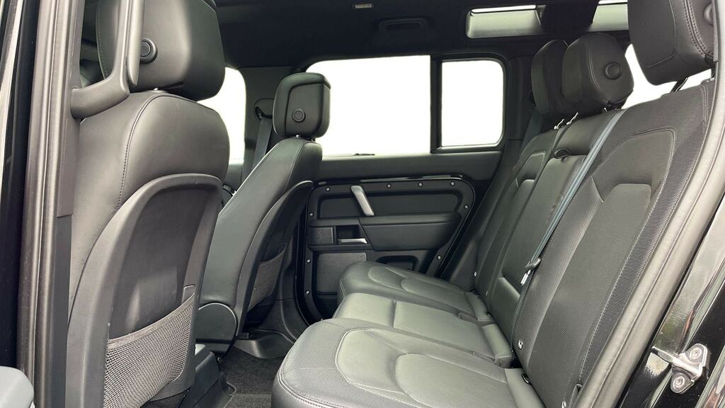 Land Rover Defender 110 3.0 D300 X-dynamic Hse 110 PL72WZG Black #4