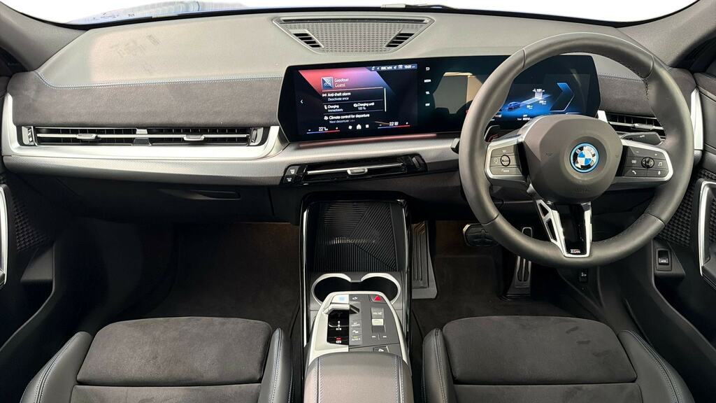BMW iX2 150Kw Edrive20 M Sport 65Kwh DS26WVW Blue #4