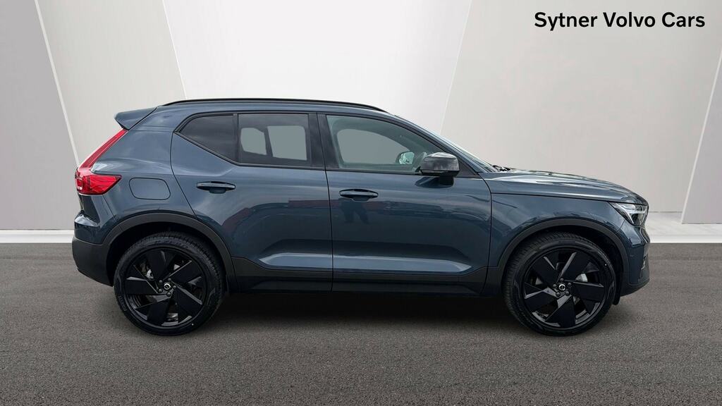Volvo XC40 2.0 B3p Plus Black Edition MA26ENW Blue #3