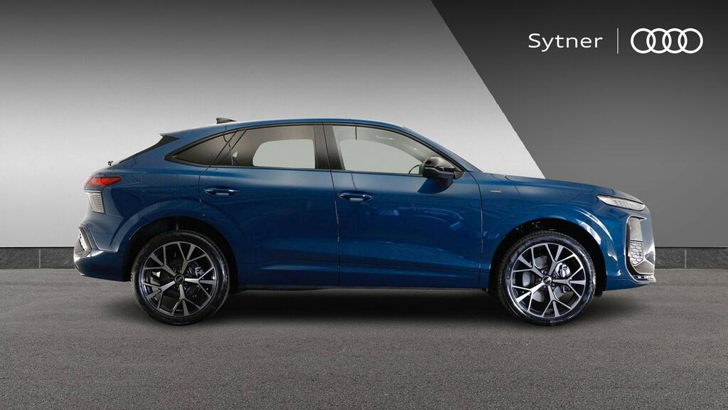 Audi Q3 1.5 E-hybrid Edition 1 S Tronic Soundvision YC26NXZ Blue #4