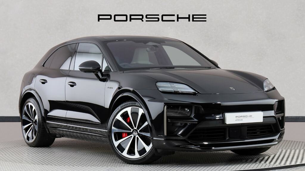 Porsche Macan 470Kw Turbo 100Kwh Black