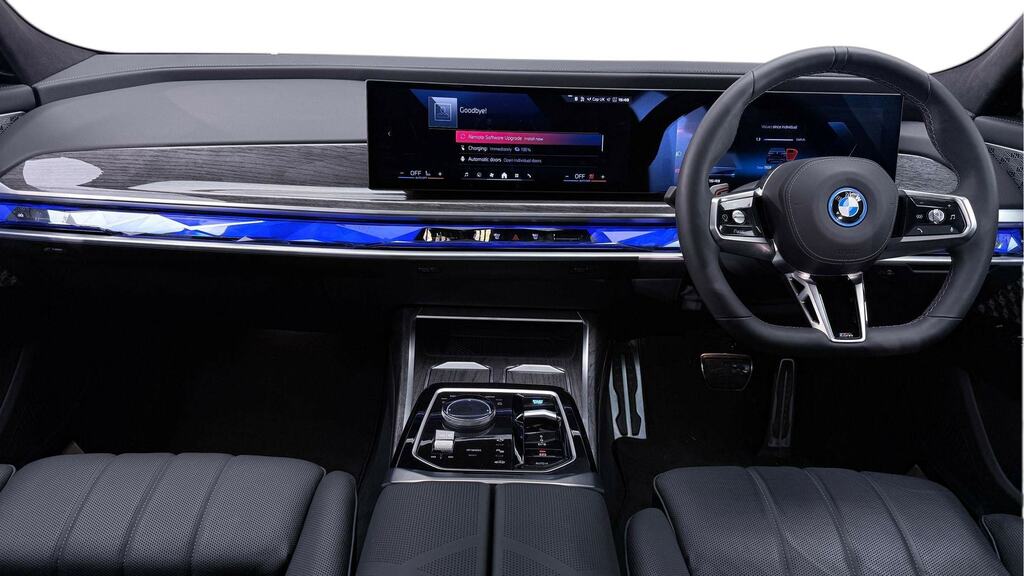 BMW i7 485Kw M70 Xdrive 105.7Kwh Executive YG75ZNW Black #4