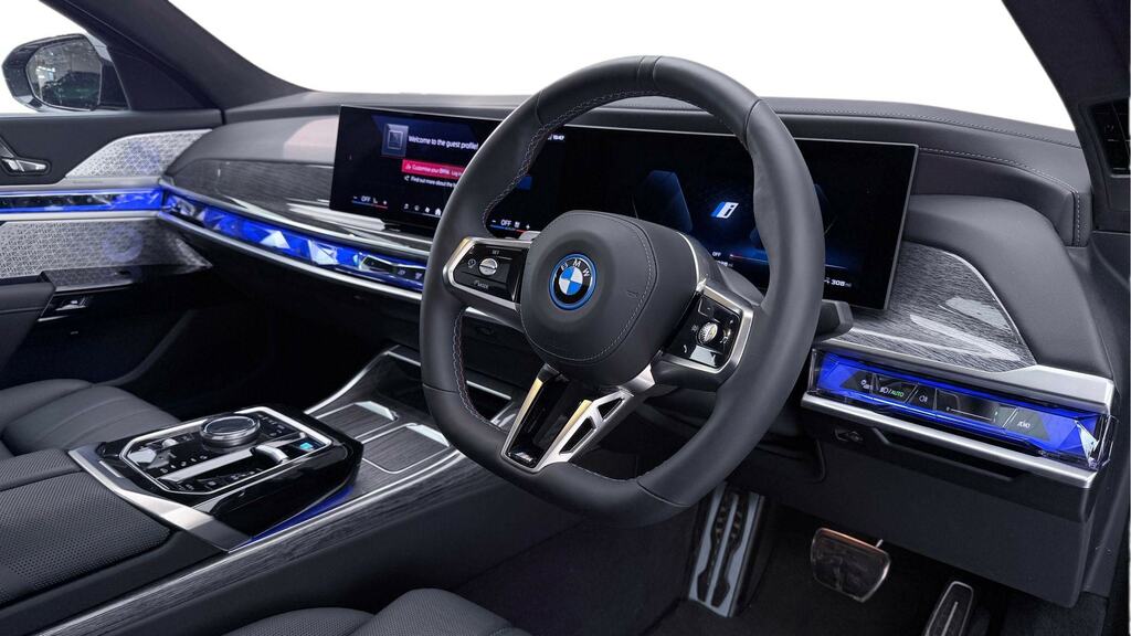 BMW i7 485Kw M70 Xdrive 105.7Kwh Executive YG75ZNW Black #6