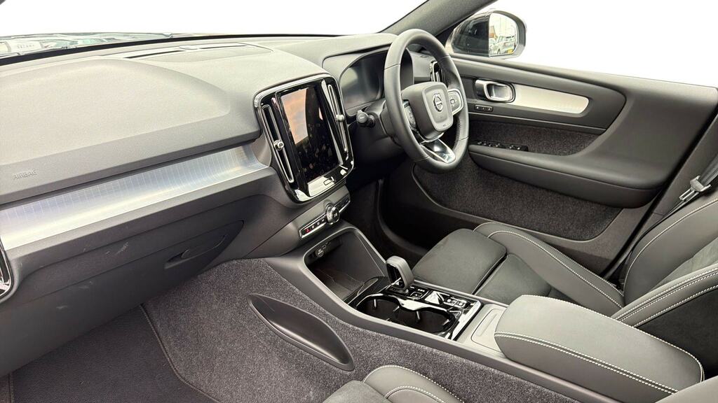 Volvo XC40 2.0 B3p Plus Black Edition MF75UNH Blue #4