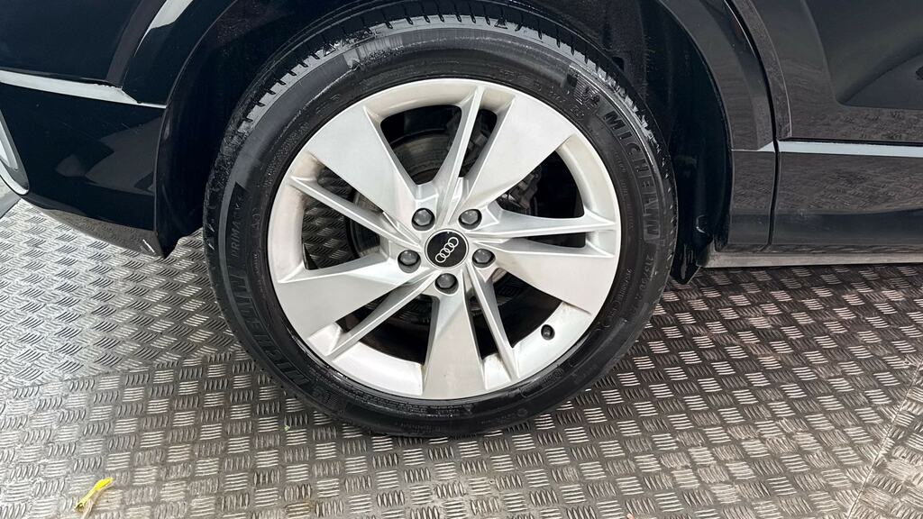 Audi Q2 35 Tfsi S Line Tech KY73MZU Black #5