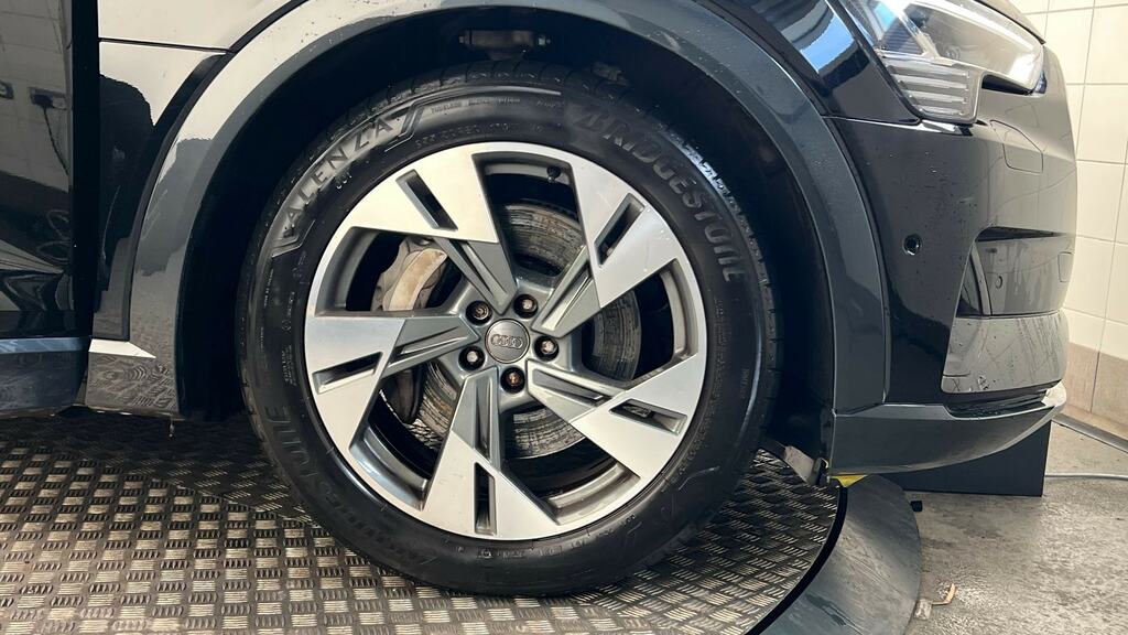 Audi E-tron 300Kw 55 Quattro 95Kwh LR20UJM Black #5