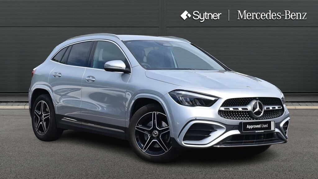 Mercedes-Benz GLA Class Gla 200 Amg Line Executive Silver