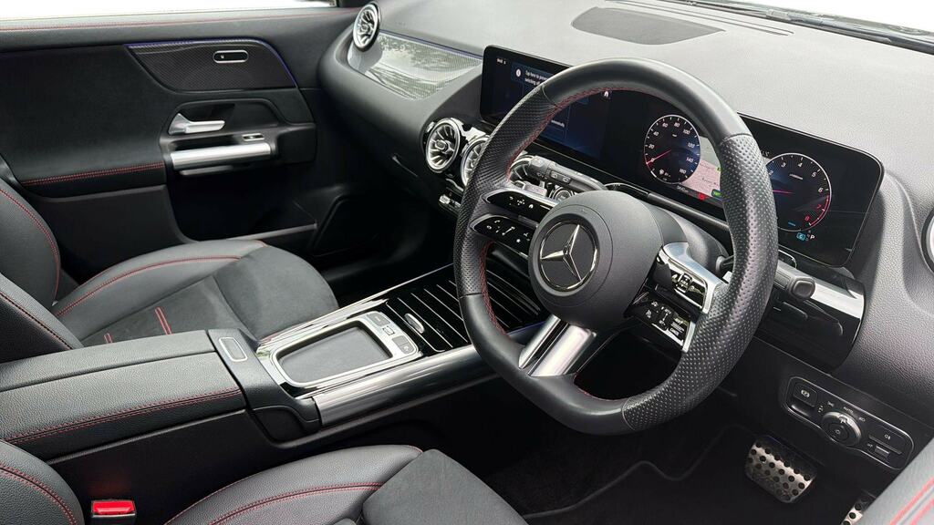 Mercedes-Benz GLA Class Gla 200 Amg Line Executive Black #3