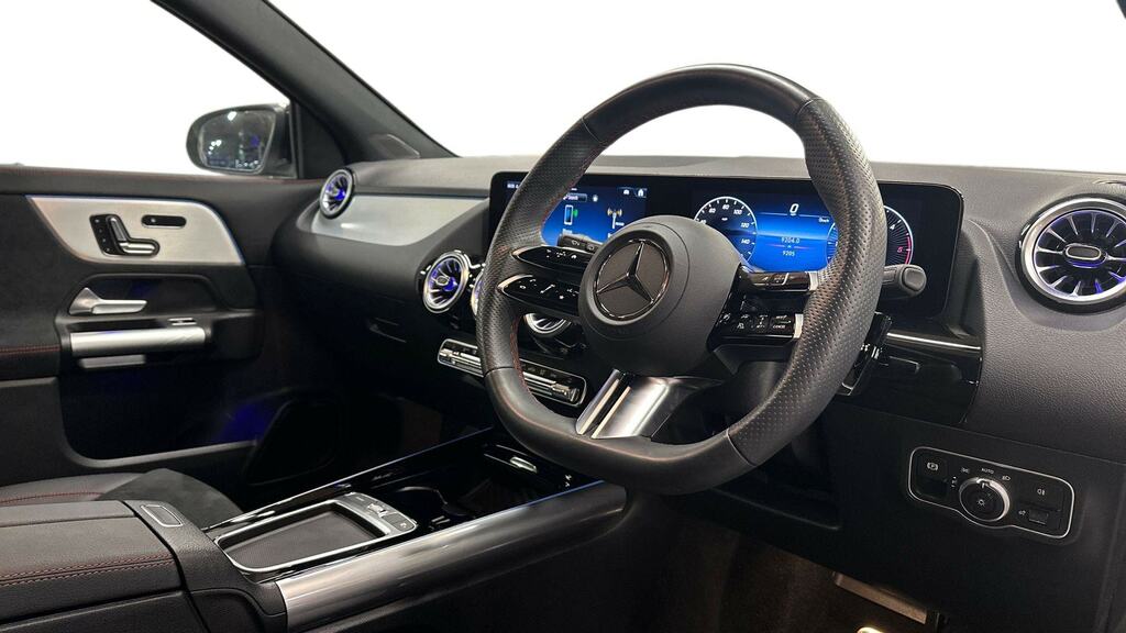 Mercedes-Benz GLA Class Gla 220D 4Matic Amg Line Premium Plus Black #3