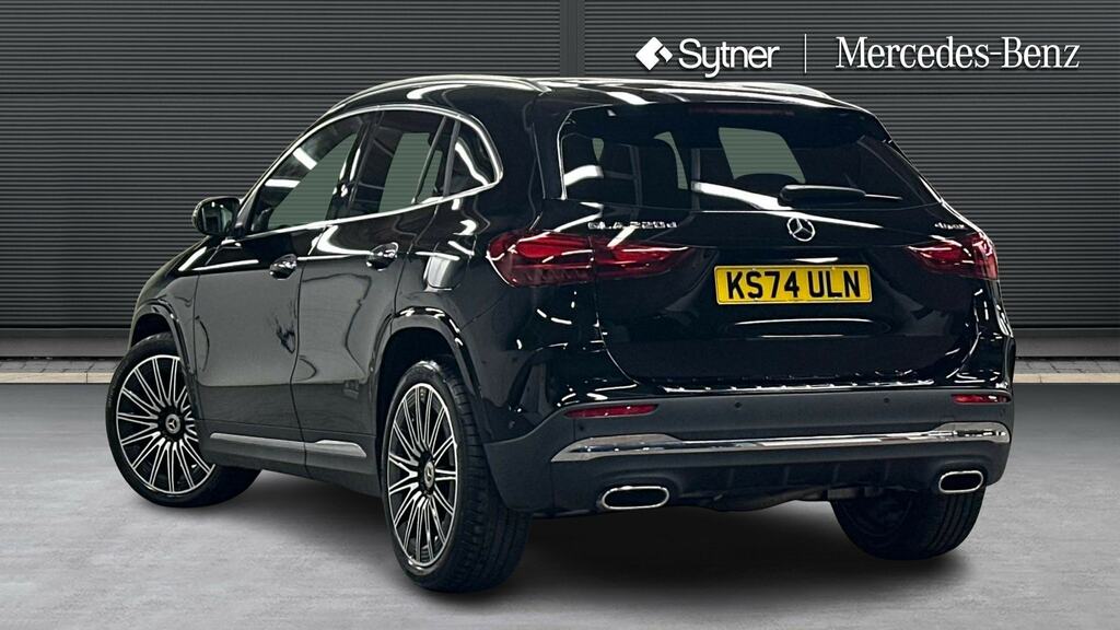 Mercedes-Benz GLA Class Gla 220D 4Matic Amg Line Premium Plus Black #2