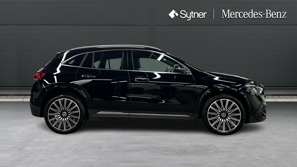 Mercedes-Benz GLA Class Gla 220D 4Matic Amg Line Premium Plus Black #4