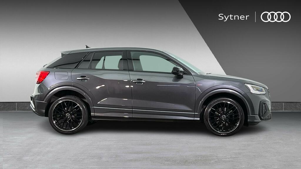Audi Q2 35 Tfsi Black Edition S Tronic FD73TLO Grey #4