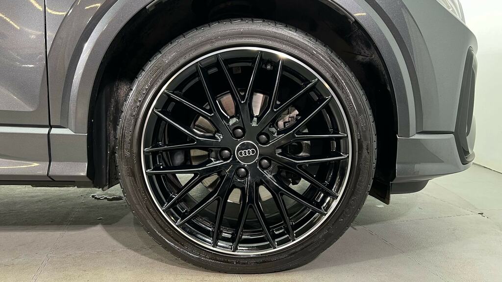 Audi Q2 35 Tfsi Black Edition S Tronic FD73TLO Grey #5