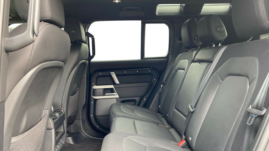 Land Rover Defender 110 3.0 D300 X-dynamic S 110 SG24ZKK Black #4