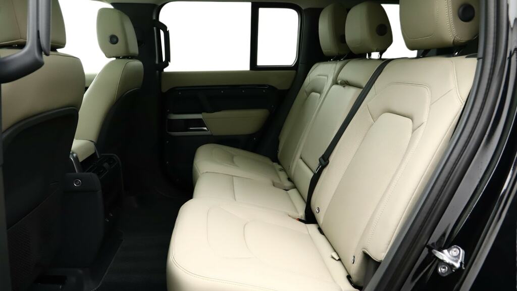 Land Rover Defender 110 3.0 D250 Xs Edition 110 SY22SZO Black #4