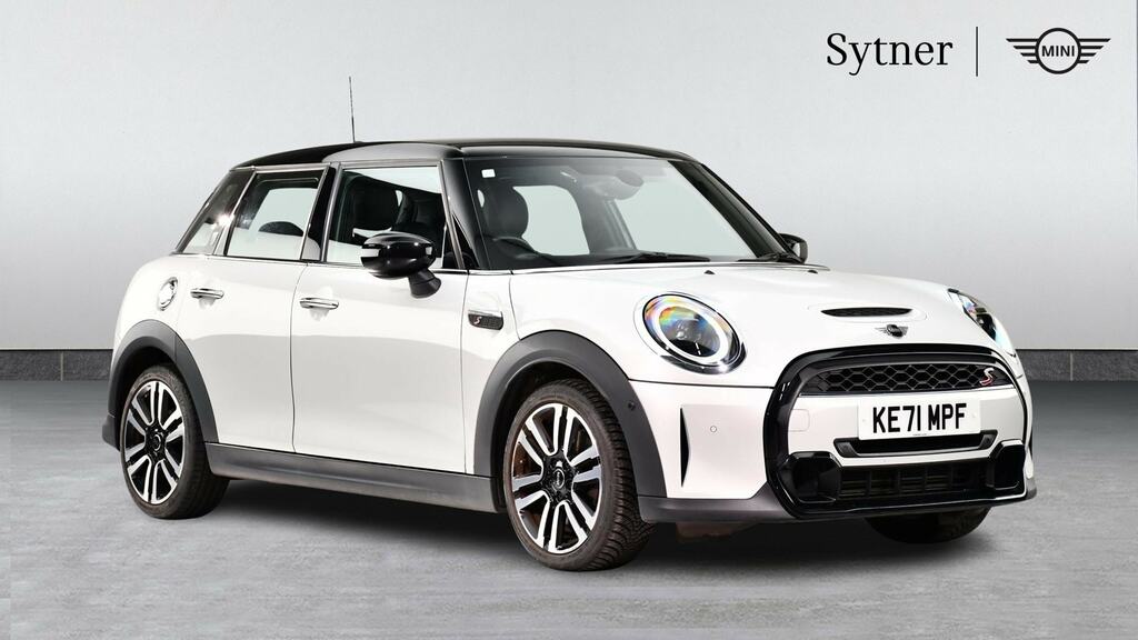 Mini Hatch 2.0 Cooper S Exclusive Comfortnav Pack KE71MPF White
