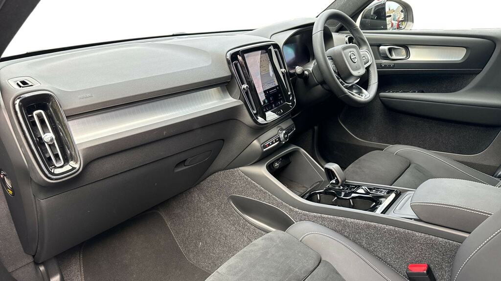 Volvo XC40 2.0 B4p Plus Black Edition WF75DWL Black #4