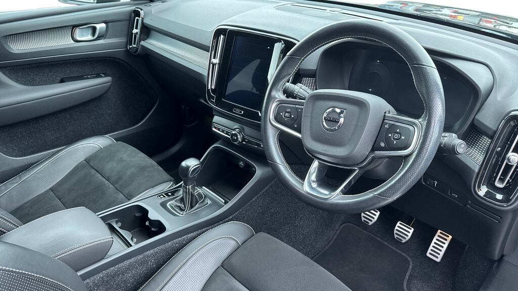 Volvo XC40 1.5 T3 163 R Design Black #5