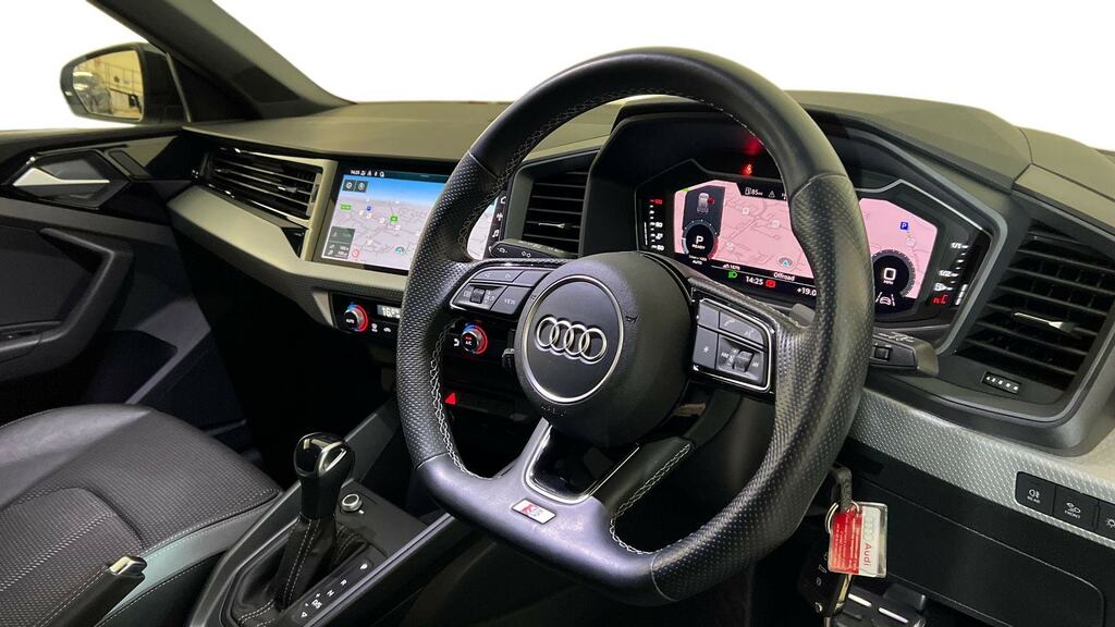 Audi A1 30 Tfsi 110 Black Edition S Tronic Tech Pack FL22EFF White #6