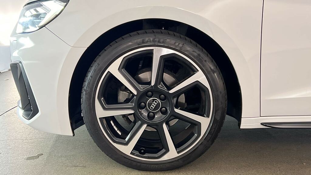 Audi A1 30 Tfsi 110 Black Edition S Tronic Tech Pack FL22EFF White #5