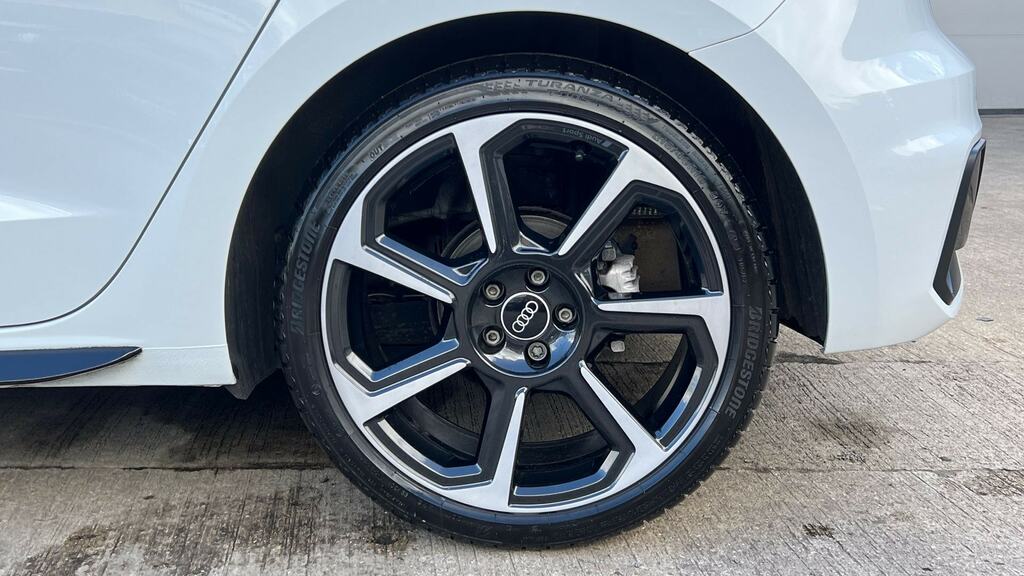 Audi A1 30 Tfsi 110 Black Edition S Tronic AP21DGP White #5