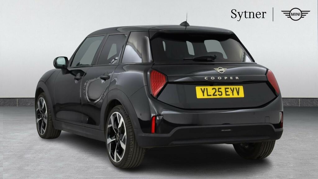 Mini Hatch 1.5 C Exclusive Level 2 YL25EYV Black #2