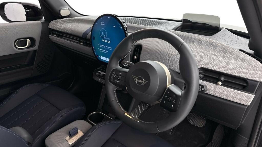 Mini Hatch 1.5 C Exclusive Level 2 YL25EYV Black #6