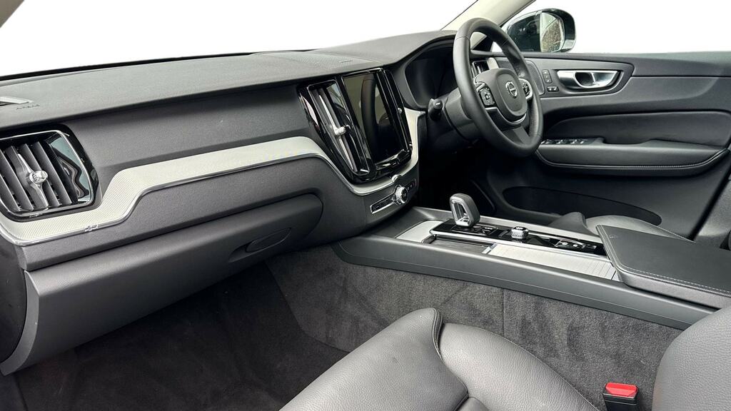 Volvo XC60 2.0 B5p Plus Dark Awd Geartronic RJ25JVG Black #4