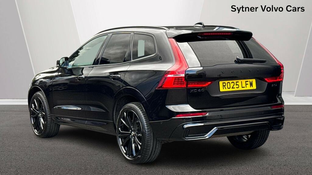 Volvo XC60 2.0 B5p Plus Black Edition Awd Geartronic RO25LFW Black #2