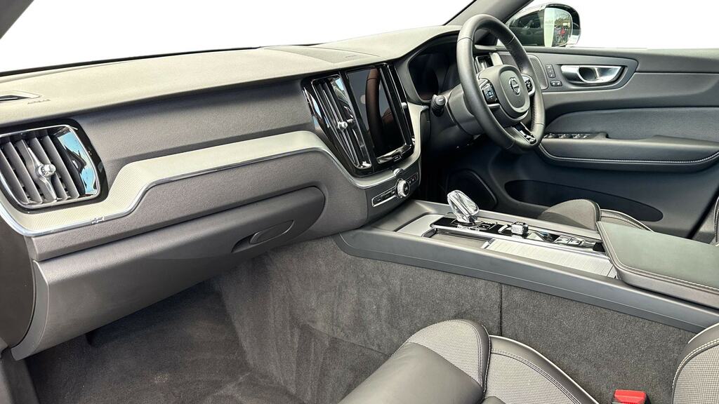 Volvo XC60 2.0 B5p Plus Black Edition Awd Geartronic RO25LFW Black #4