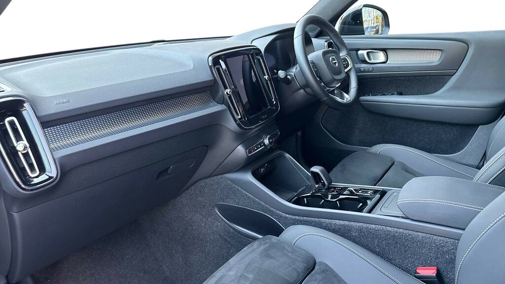 Volvo XC40 2.0 B3p Plus Dark RF25DVN Black #4