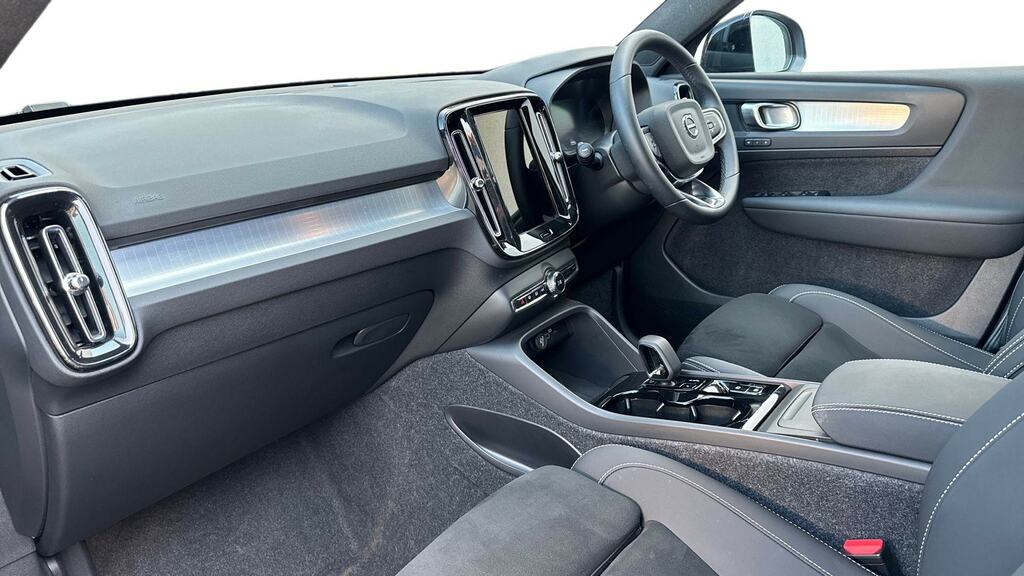 Volvo XC40 2.0 B4p Plus Dark RF25XBT Blue #4