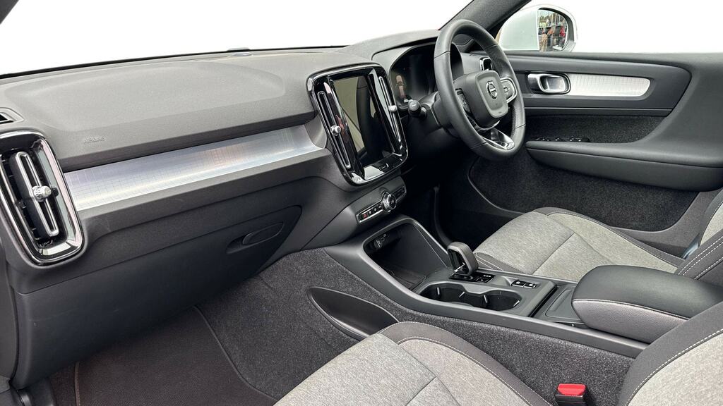 Volvo XC40 2.0 B3p Core CJ23BFL White #4