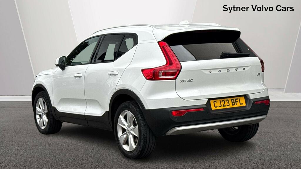 Volvo XC40 2.0 B3p Core CJ23BFL White #2