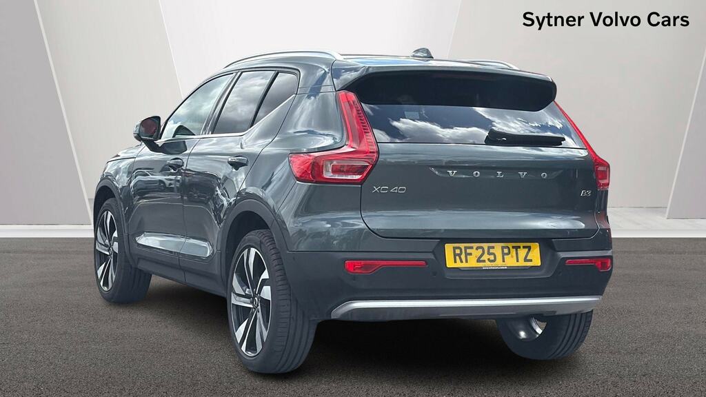 Volvo XC40 2.0 B3p Ultra Bright RF25PTZ Green #2