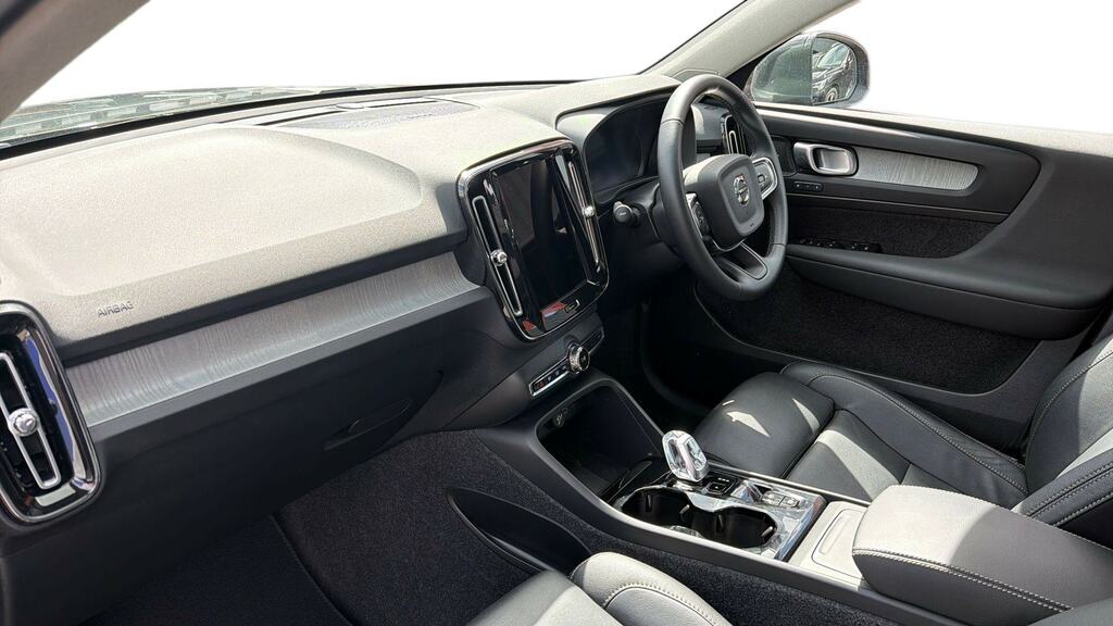 Volvo XC40 2.0 B3p Ultra Bright RF25PTZ Green #4