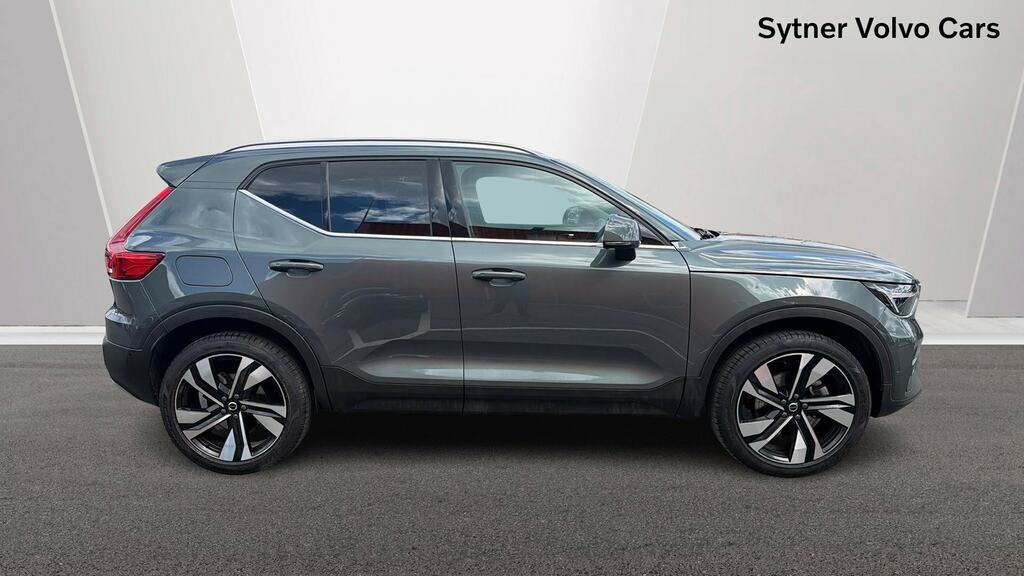 Volvo XC40 2.0 B3p Ultra Bright RF25PTZ Green #3