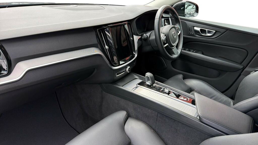 Volvo V60 2.0 B4p Plus Dark 7 Speed RV25UUL Black #4