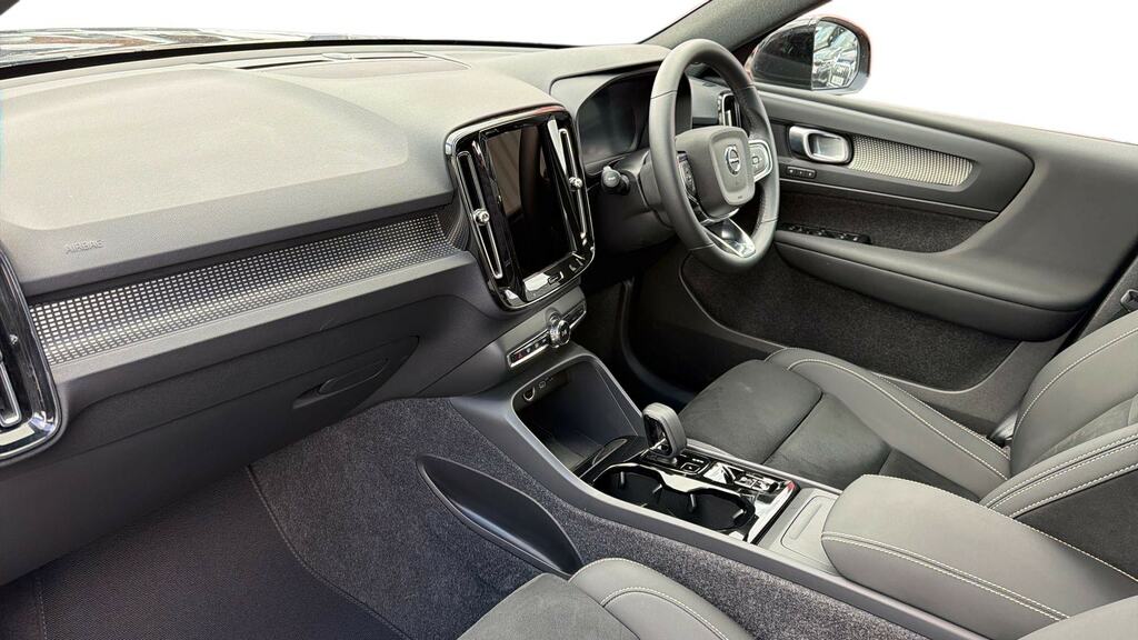 Volvo XC40 2.0 B3p Plus Dark RF25DXA Black #4