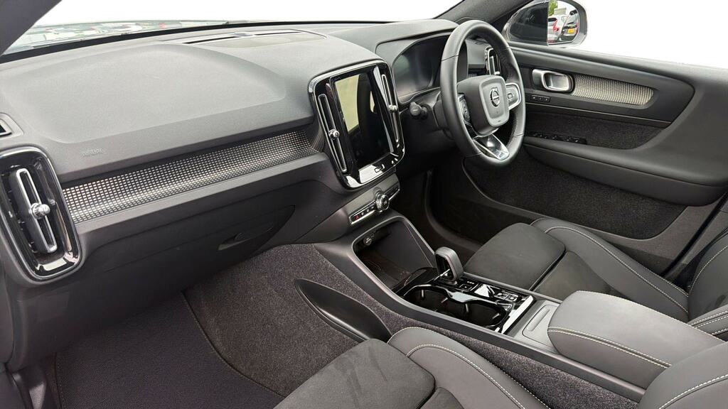 Volvo XC40 2.0 B3p Plus Dark RJ25GZW Grey #4