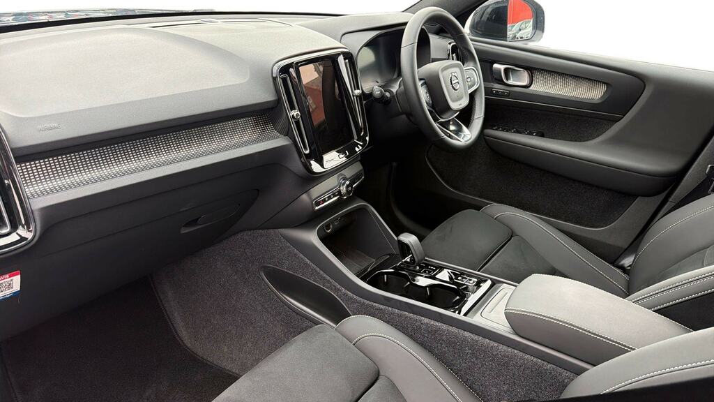 Volvo XC40 2.0 B4p Plus Dark RF25EAA Blue #4
