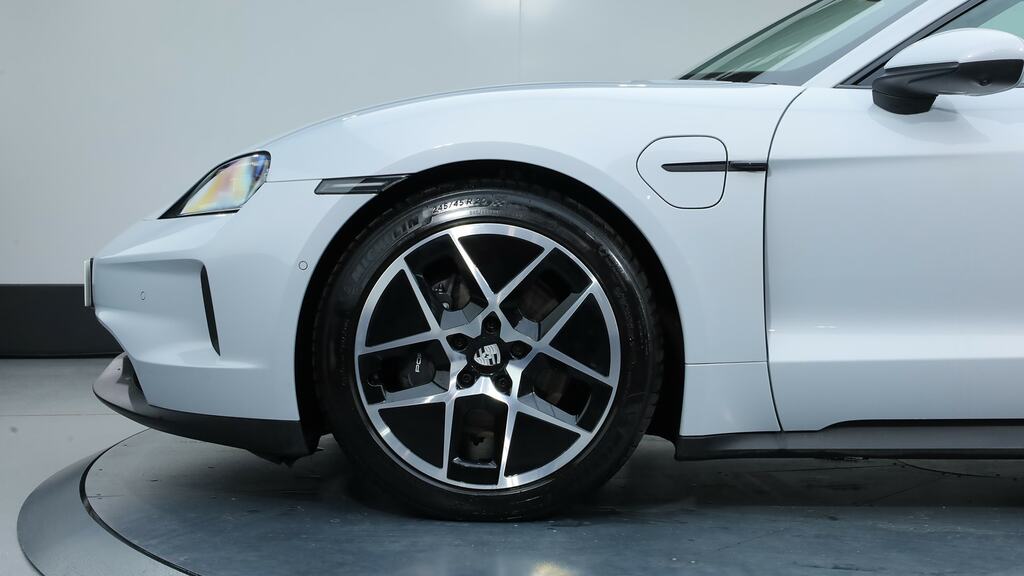 Porsche Taycan 320Kw 105Kwh Rwd DF75WPW Grey #3