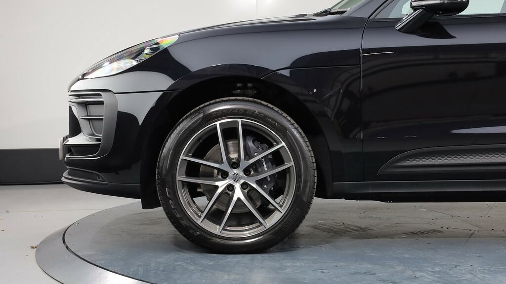 Porsche Macan 5dr Pdk DF75XCY Black #3