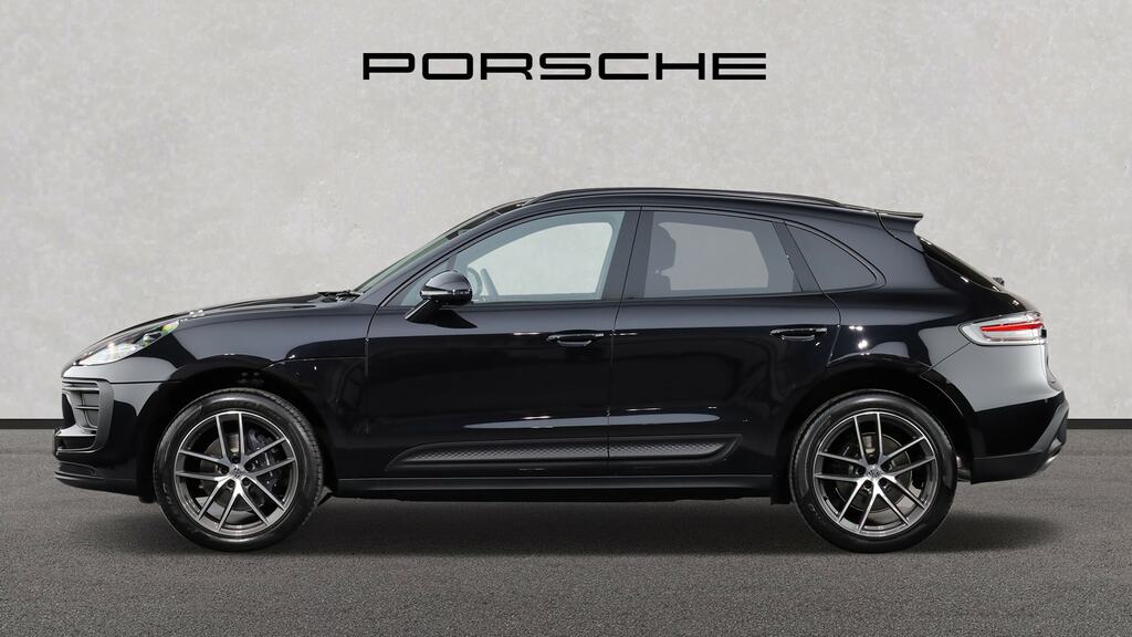 Porsche Macan 5dr Pdk DF75XCY Black #4