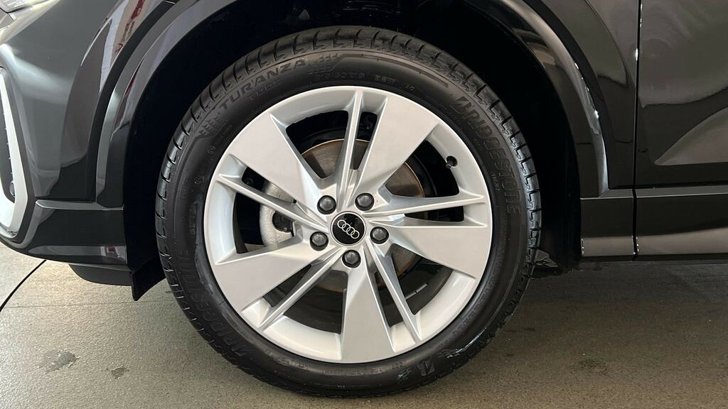 Audi Q2 35 Tfsi S Line FP26DDU Black #5
