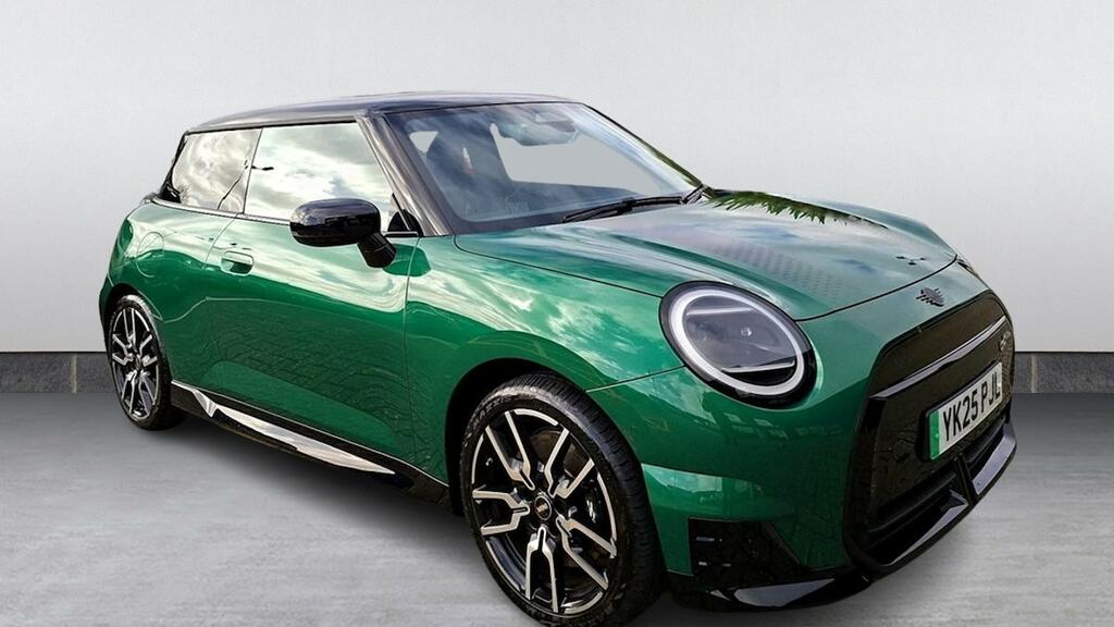 Mini Hatch 135Kw E Sport Level 2 41Kwh YK25PJL Green