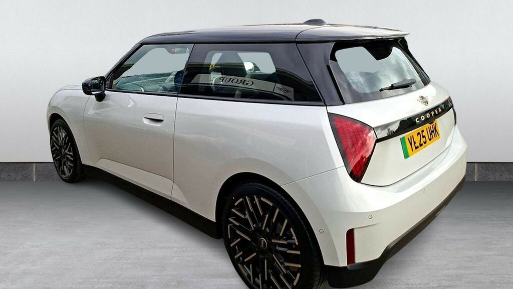 Mini Hatch 135Kw E Exclusive Level 1 41Kwh YL25UHK White #2