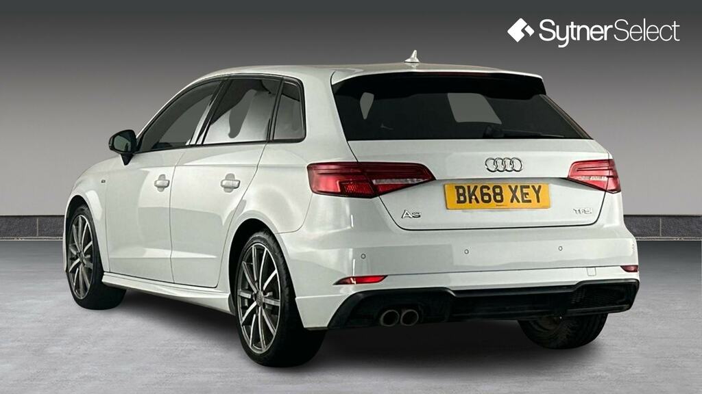 Audi A3 1.5 Tfsi Black Edition BK68XEY White #2